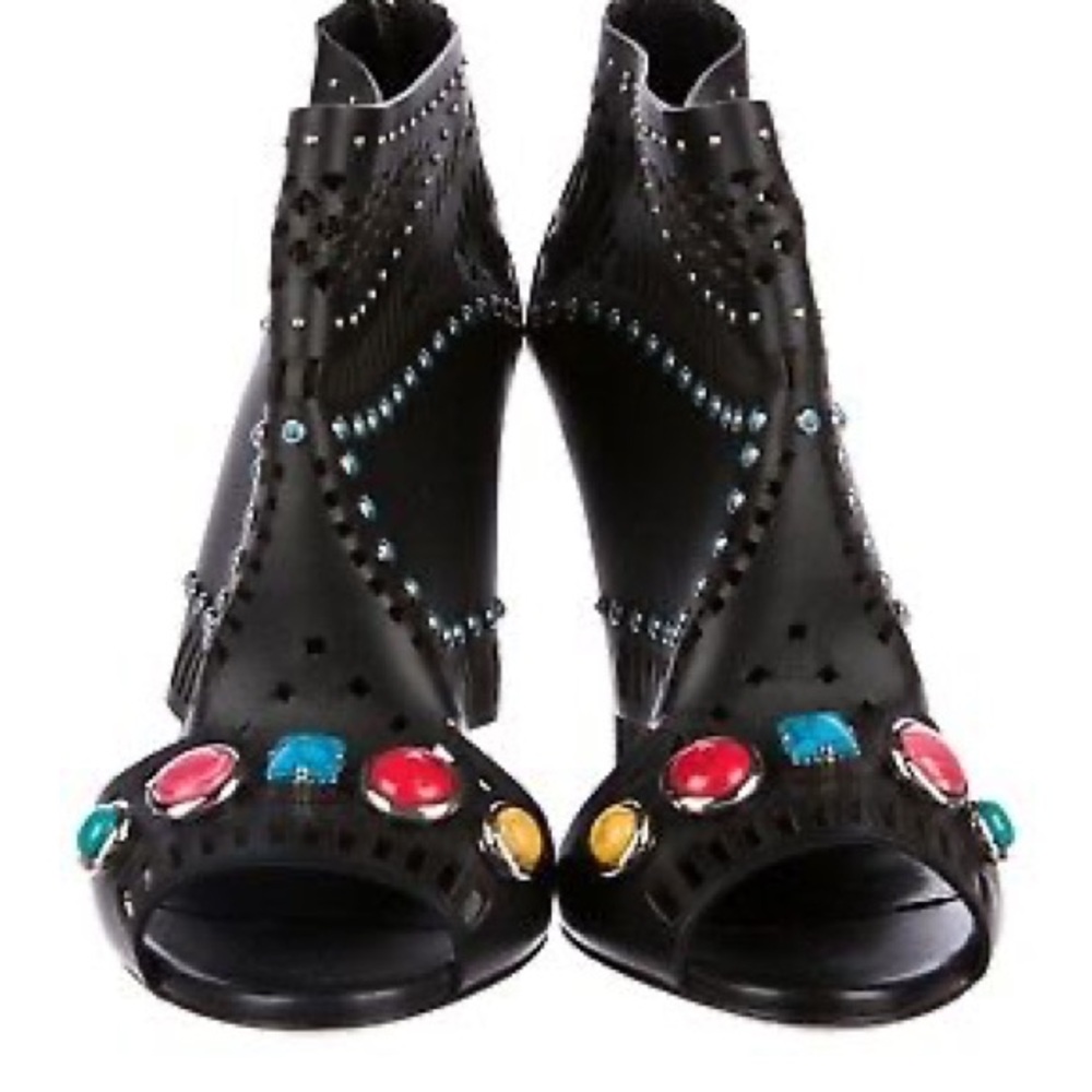 GUCCI LIKA LASER CUT LEATHER STONE STUD EMBELLISHED LOGO ANKLE BOOT SIZE EU 37.5